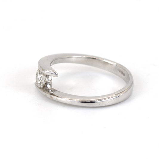 18K White Gold Diamond Ring