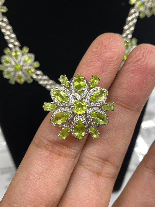 18K White Gold 5.75ct Peridot & Diamond Ring