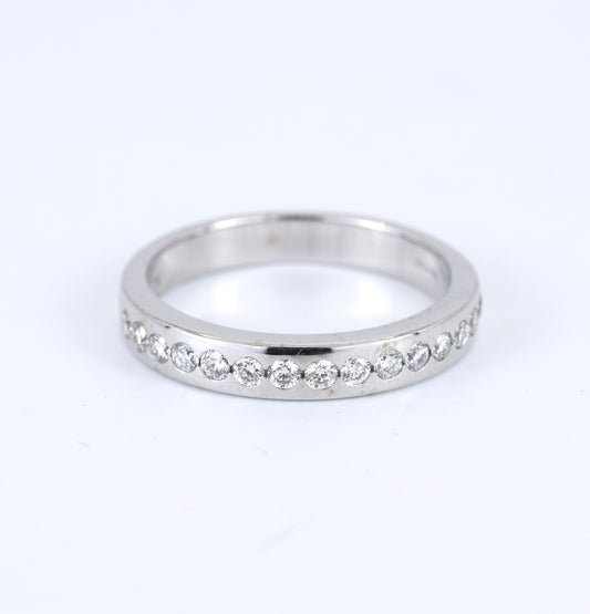 18K White Gold Diamond Ring