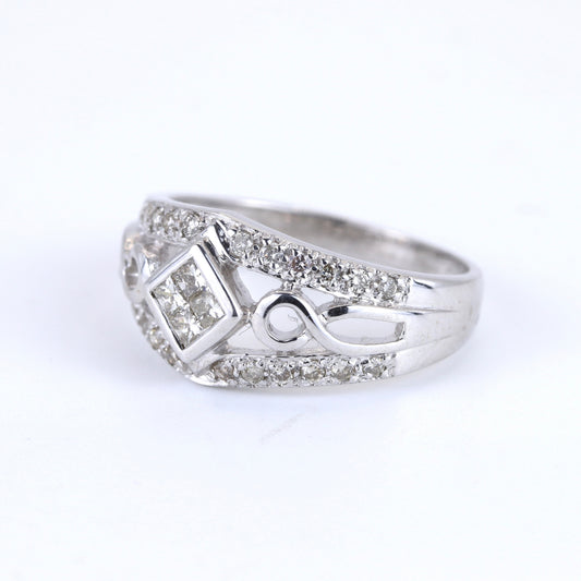 18K White Gold Diamond Ring