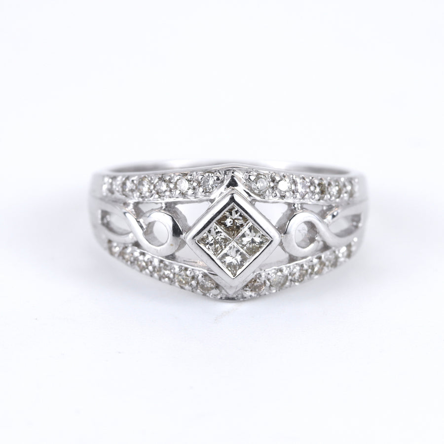 18K White Gold Diamond Ring