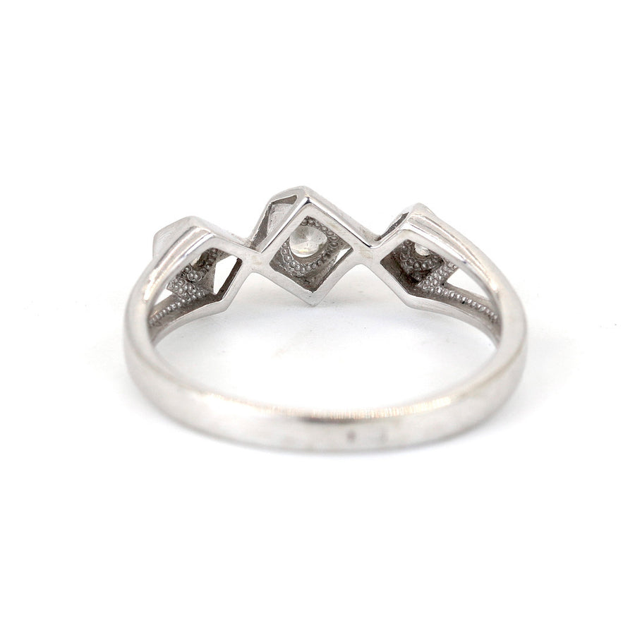 14K White Gold Diamond Ring (DR197) – Pre-Loved