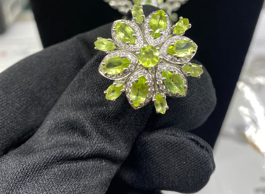 18K White Gold 5.75ct Peridot & Diamond Ring