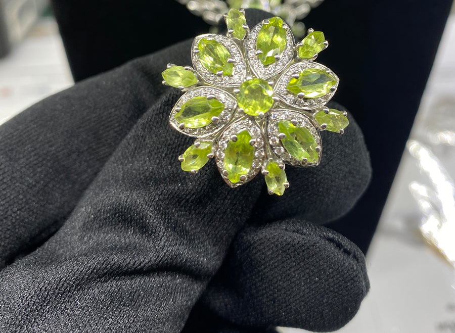 18K White Gold 5.75ct Peridot & Diamond Ring